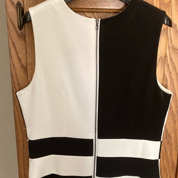 Ann Taylor black/white knee length dress.  Size 6 - Picture 3 of 8